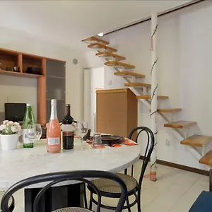 https://mario-apartment-2578.hotelinveneto.com
